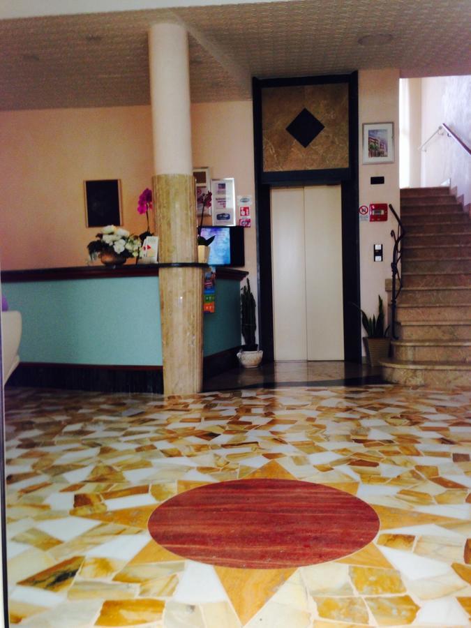 Hotel Lazzarini Bellaria – Igea Marina Kültér fotó