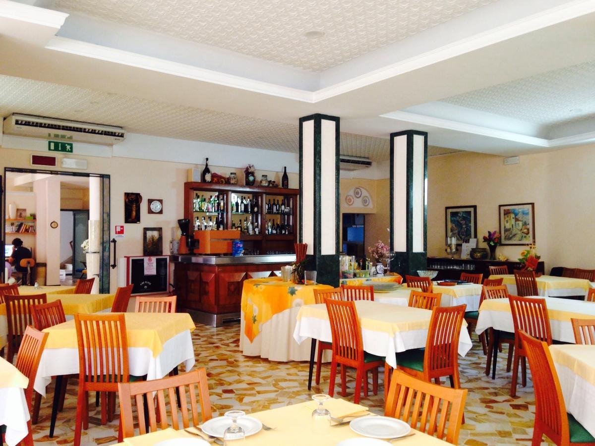 Hotel Lazzarini Bellaria – Igea Marina Kültér fotó