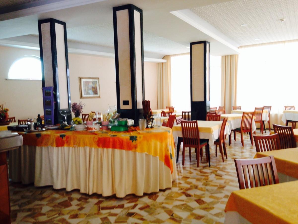 Hotel Lazzarini Bellaria – Igea Marina Kültér fotó