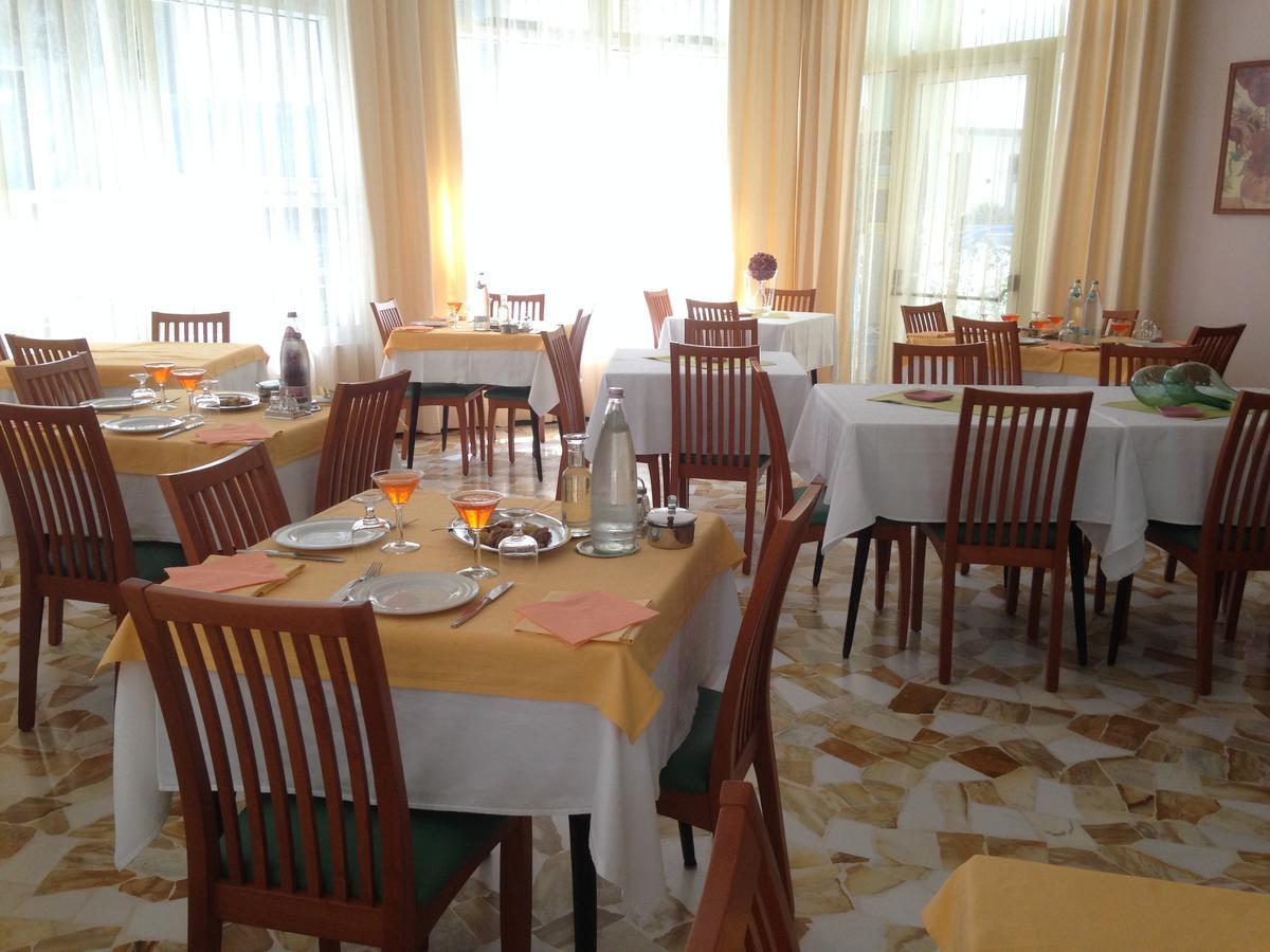 Hotel Lazzarini Bellaria – Igea Marina Kültér fotó