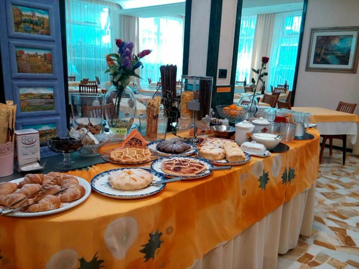 Hotel Lazzarini Bellaria – Igea Marina Szoba fotó